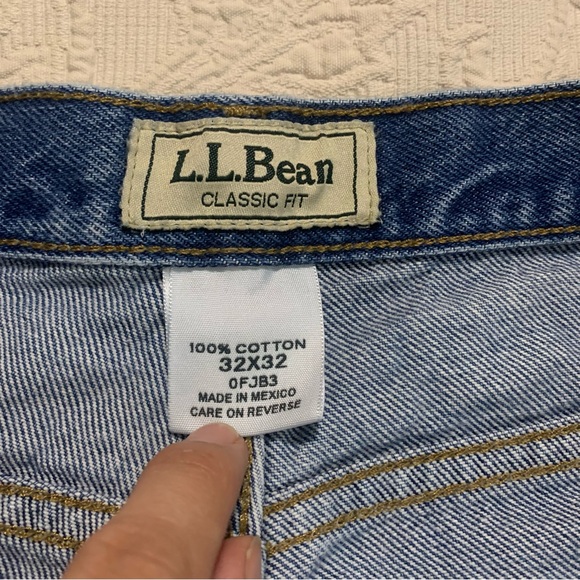 L.L Bean Classic Fit Men’s Straight Leg Medium Wash 100% Cotton Denim Jeans - Picture 3 of 5